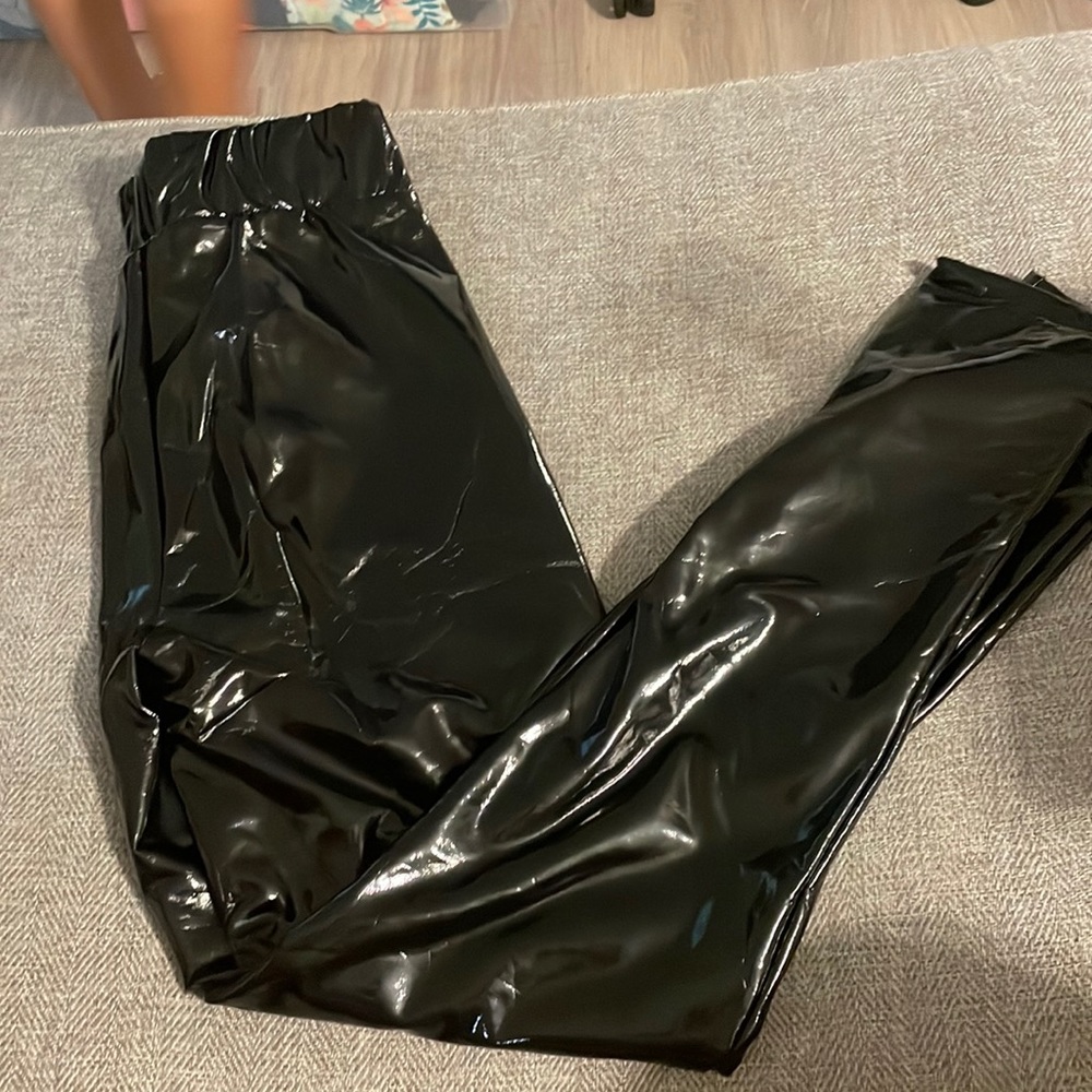 NEVER WORN BLACK LEGGINGS SIZE M